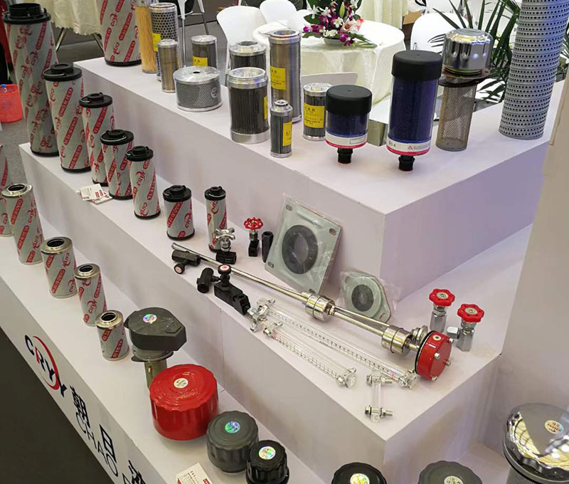 液压过滤器中常见的就是吸油过滤器、回油过滤器压力管路过滤器等等，使用过滤器的时候有很多的要求。那液压过滤器使用有哪些要求？YH533388银河液压告诉你：